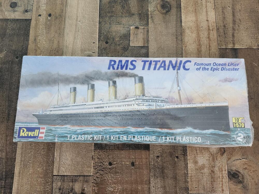 Revell RMS Titanic 1:570 Scale Model Kit Sealed Box Damaged NIB